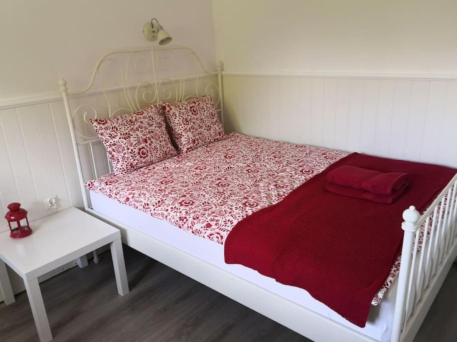 Вилла Red Bed Jankowice  Экстерьер фото